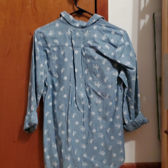 Blue button down with white flowers - Picture 2 of 3